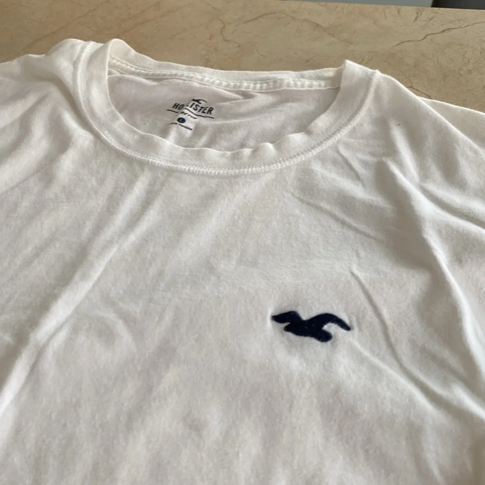 HOLLISTER Soft Stretchy Long Sleeve Tee - Picture 2 of 6